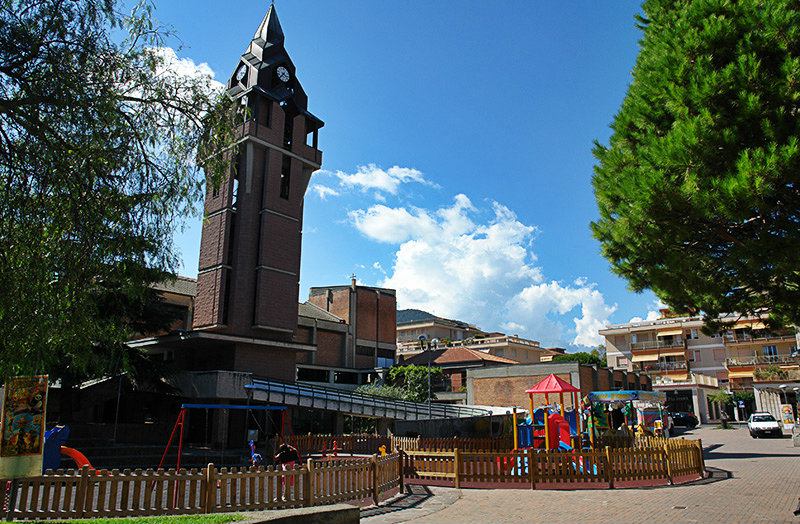 Le beau centre-ville avec une Ã©glise en Andorre