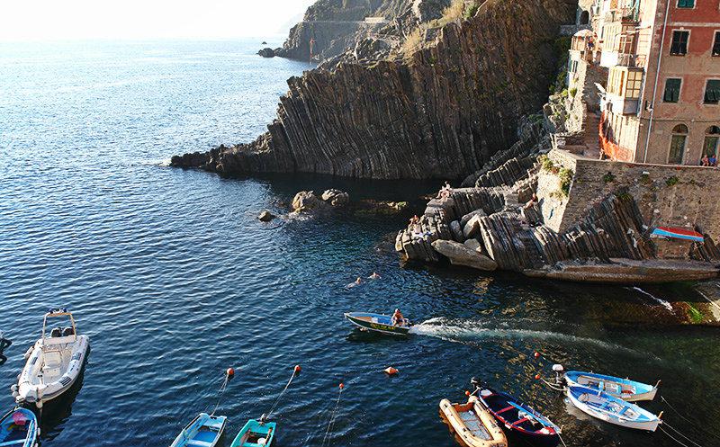 Un beau port de Riomaggiore Ã  Cinque Terre