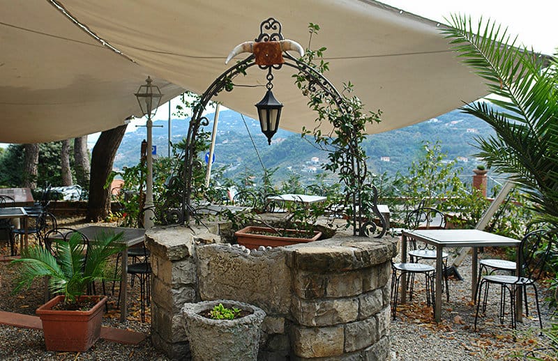 Un beau restaurant dans le centre-ville de Diano Castello