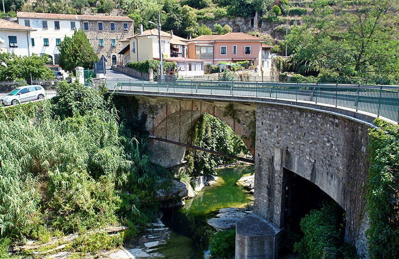 Le pont de Dolcedo est l'une des attractions touristiques