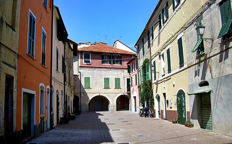 Une vieille place Ã  San Bartolomeo al Mare