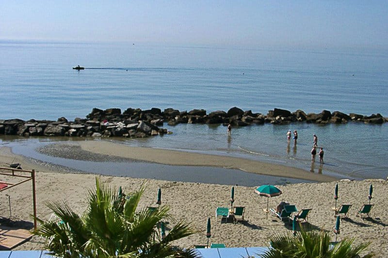 Une belle plage de sable de San Bartolomeo al Mare