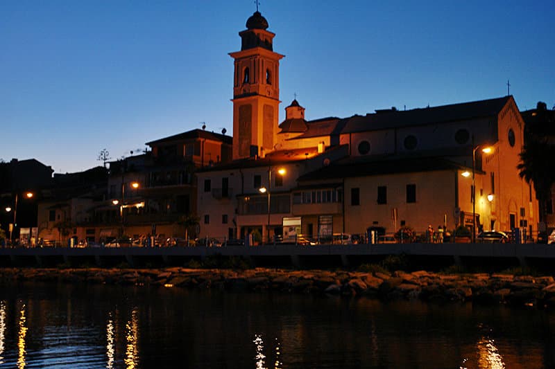 Vue de la vieille-ville de Santo Stefano al Mare