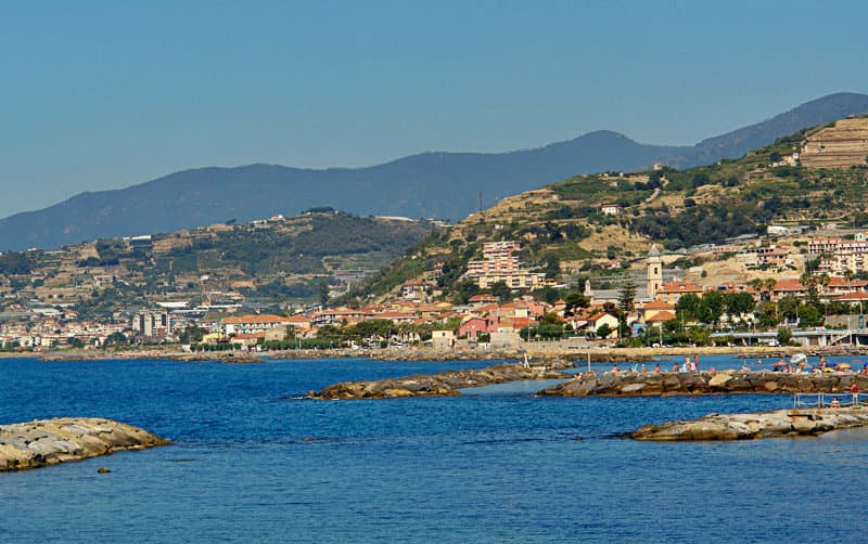 Une vue panoramique de Santo Stefano al mare