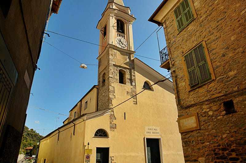 Une belle Ã©glise de Vessalico en Ligurie