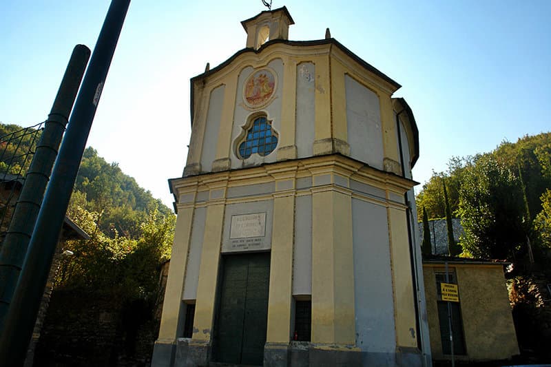 Visitez les ruines d'une belle Ã©glise de Sant'Andrea Ã  Vessalico