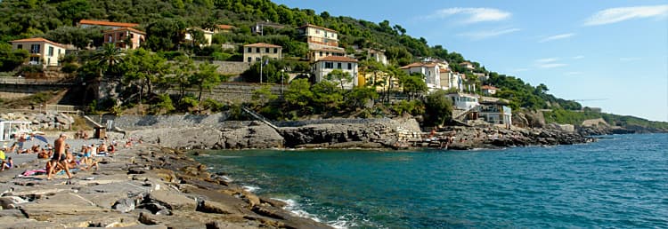 Maison vacances directement au bord de mer en Ligurie - Découvrez les plages à Cervo
